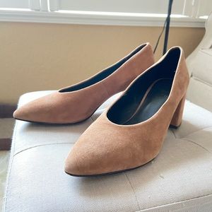 M4D3 Point Headed Block Heels